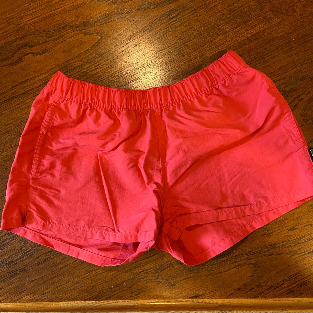 PATAGONIA Baggies in bright coral